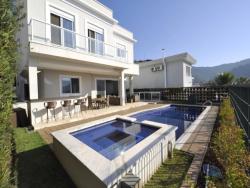 #CA3237 - Casa para Venda em Santana de Parnaíba - SP