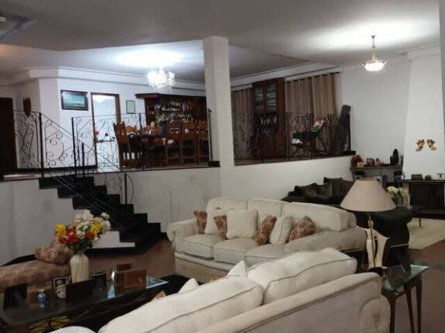 Casa para Venda em Santana de Parnaíba - 4